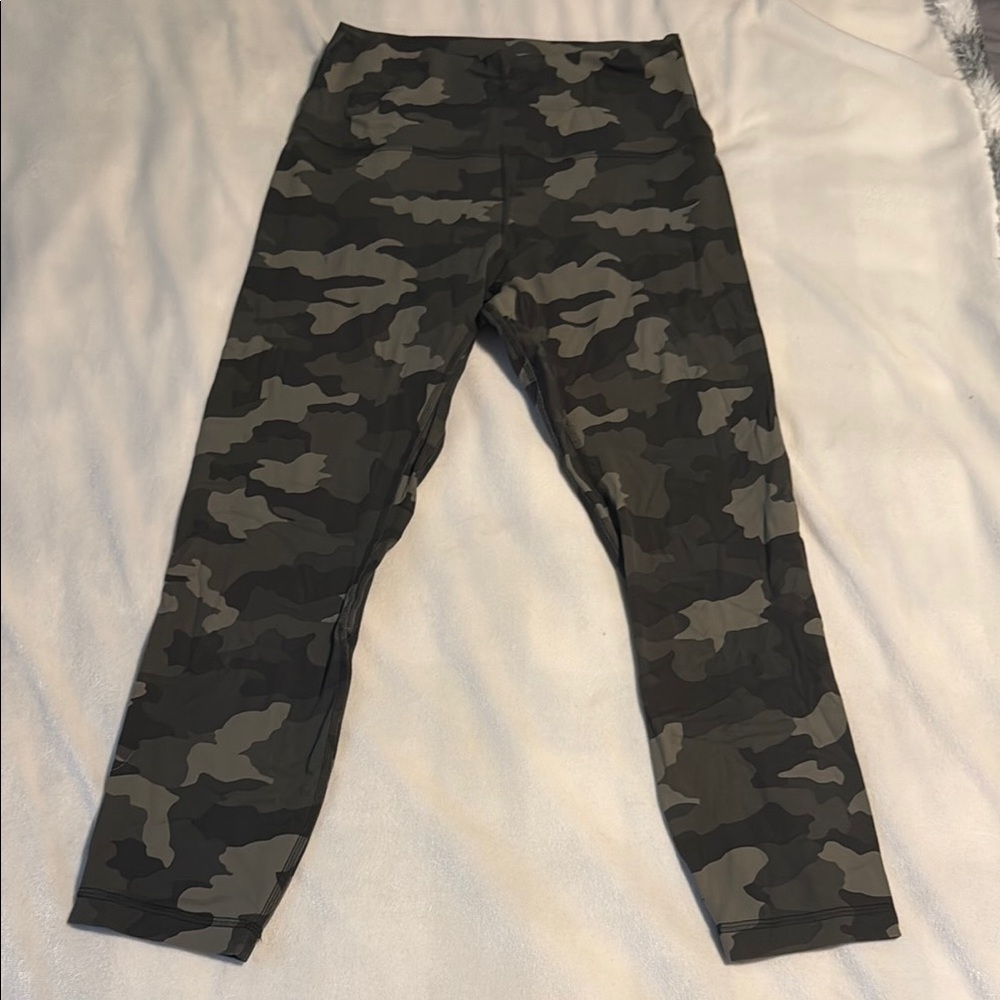 Lululemon align cropped align Camouflage Leggings, size 8 like new